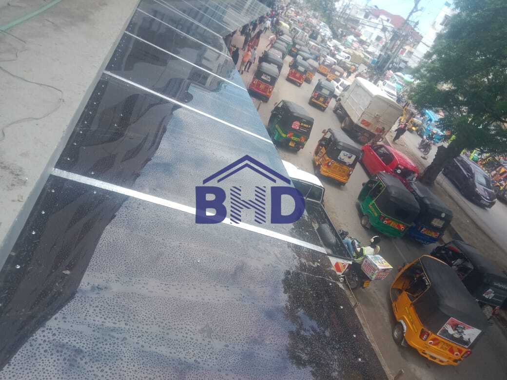 Polycarbonate vs Fibreglass Roofing in Nairobi: Cost, Strength & Weather Performance